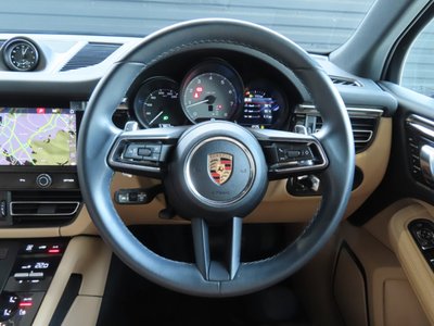 PORSCHE MACAN - 10