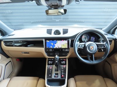 PORSCHE MACAN - 9