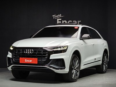 AUDI Q8 - 1