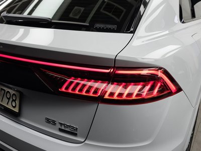 AUDI Q8 - 10