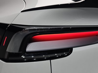 TESLA MODEL Y - 10