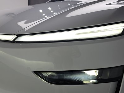 TESLA MODEL Y - 9