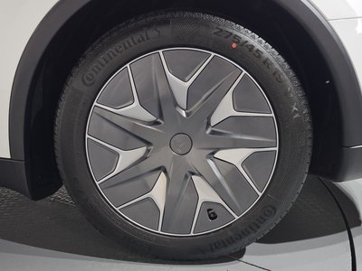 TESLA MODEL Y - 8