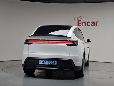 TESLA MODEL Y - 4