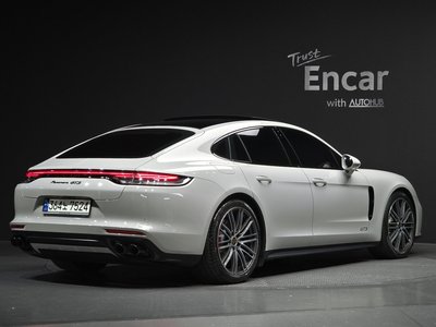 PORSCHE PANAMERA - 4