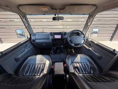 TOYOTA LAND CRUISER 70 PICKUP - 2