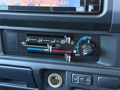 TOYOTA LAND CRUISER 70 PICKUP - 9