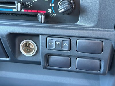 TOYOTA LAND CRUISER 70 PICKUP - 10