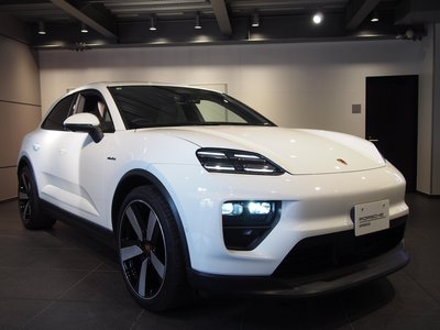 PORSCHE MACAN - 8