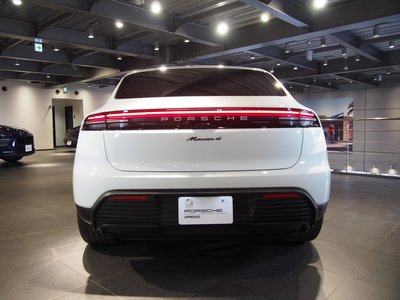 PORSCHE MACAN - 5