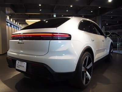PORSCHE MACAN - 6