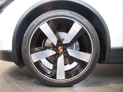 PORSCHE MACAN - 10