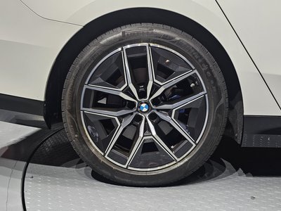صورة 6 لـ 2025 BMW 5 SERIES