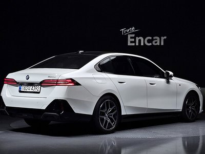 صورة 4 لـ 2025 BMW 5 SERIES