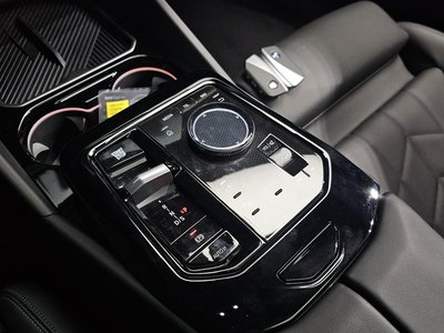 2025 BMW 5 SERIES 缩略图 12