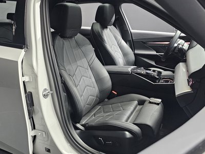 2025 BMW 5 SERIES 缩略图 18