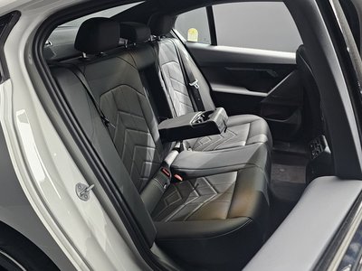 2025 BMW 5 SERIES 缩略图 17