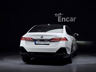 صورة 3 لـ 2025 BMW 5 SERIES