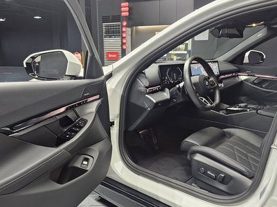 2025 BMW 5 SERIES 缩略图 13