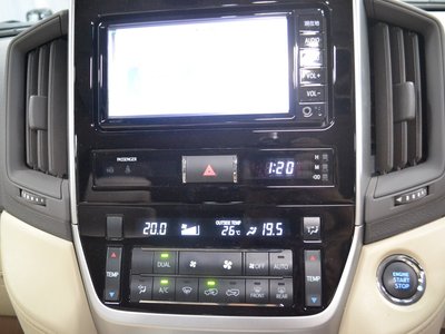 صورة مصغرة 30 لـ 2018 Toyota LAND CRUISER 200