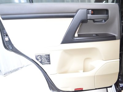صورة مصغرة 40 لـ 2018 Toyota LAND CRUISER 200