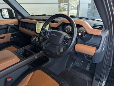 LAND ROVER DEFENDER - 2