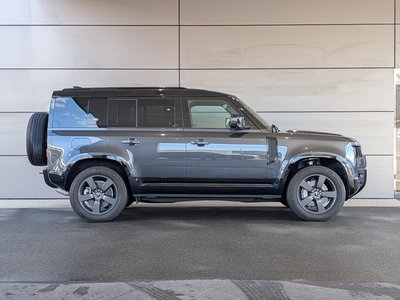 LAND ROVER DEFENDER - 8