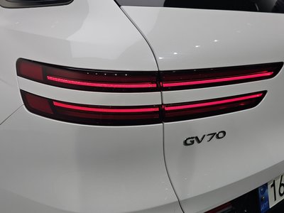 2022 Genesis GV70 photo 10