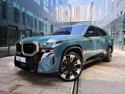 BMW XM - 5