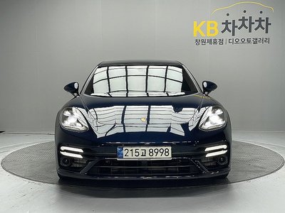2021 Porsche PANAMERA 照片 2