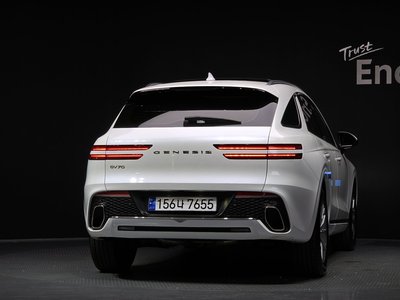 صورة 4 لـ 2023 Genesis GV70