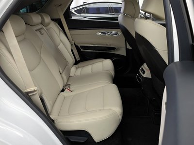 2023 Genesis GV70 — миниатюра 17