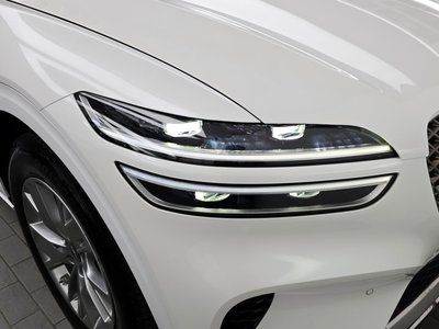 صورة 9 لـ 2023 Genesis GV70
