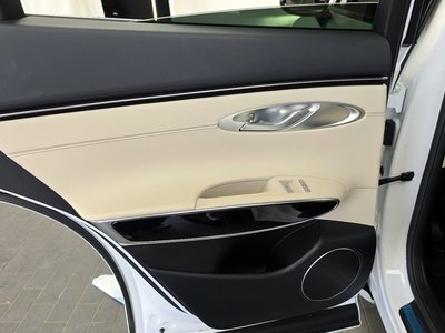 2023 Genesis GV70 — миниатюра 15
