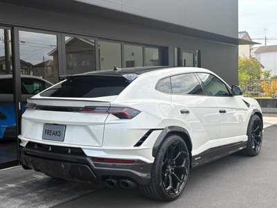 LAMBORGHINI URUS - 2