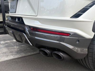 LAMBORGHINI URUS - 10