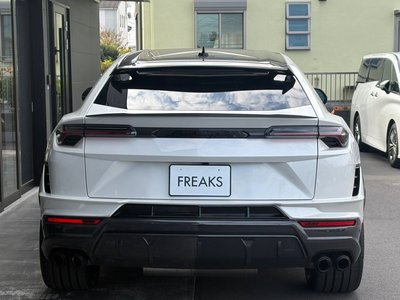 LAMBORGHINI URUS - 6