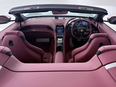 FERRARI ROMA SPIDER - 2
