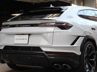 LAMBORGHINI URUS - 8
