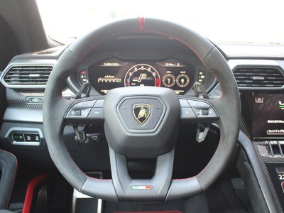 LAMBORGHINI URUS - 10