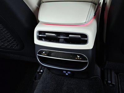2022 Genesis GV70 — миниатюра 19