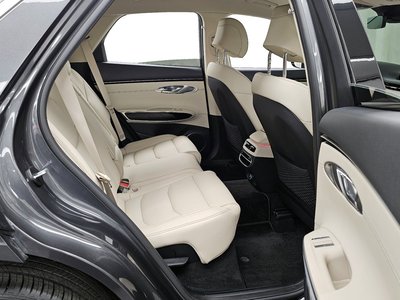 2022 Genesis GV70 — миниатюра 12