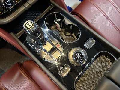 BENTLEY BENTAYGA - 9