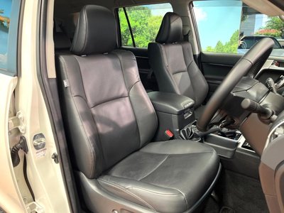 TOYOTA LAND CRUISER PRADO - 8