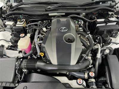 صورة مصغرة 35 لـ 2021 Lexus IS
