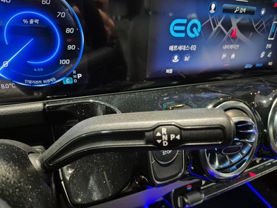 MERCEDES-BENZ EQA - 9