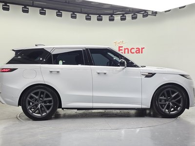 صورة 7 لـ 2025 LAND Rover RANGE ROVER SPORT