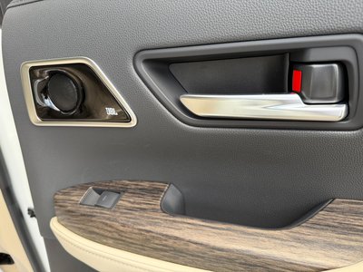 TOYOTA LAND CRUISER 300 - 9