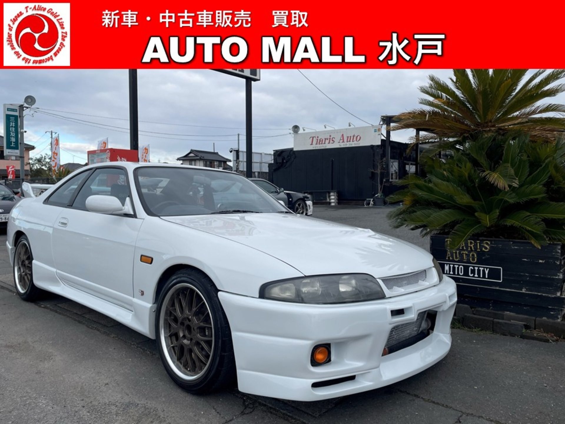NISSAN SKYLINE COUPE - View 1