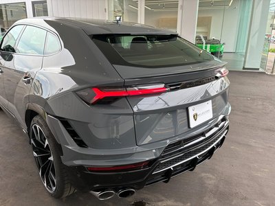LAMBORGHINI URUS - 9